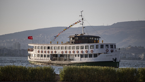 İzmir Bay with Ferry of Bergama fotoğrafı