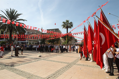 Çeşme Cumhuriyet Square fotoğrafı